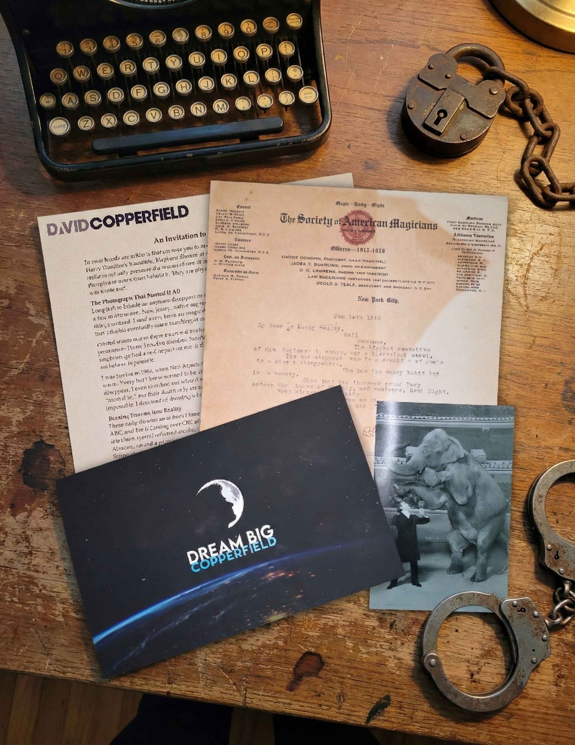 The Dream Big Folio: Houdini’s Illusion That Inspired David Copperfield [Backordered until Dec. 1, 2025]