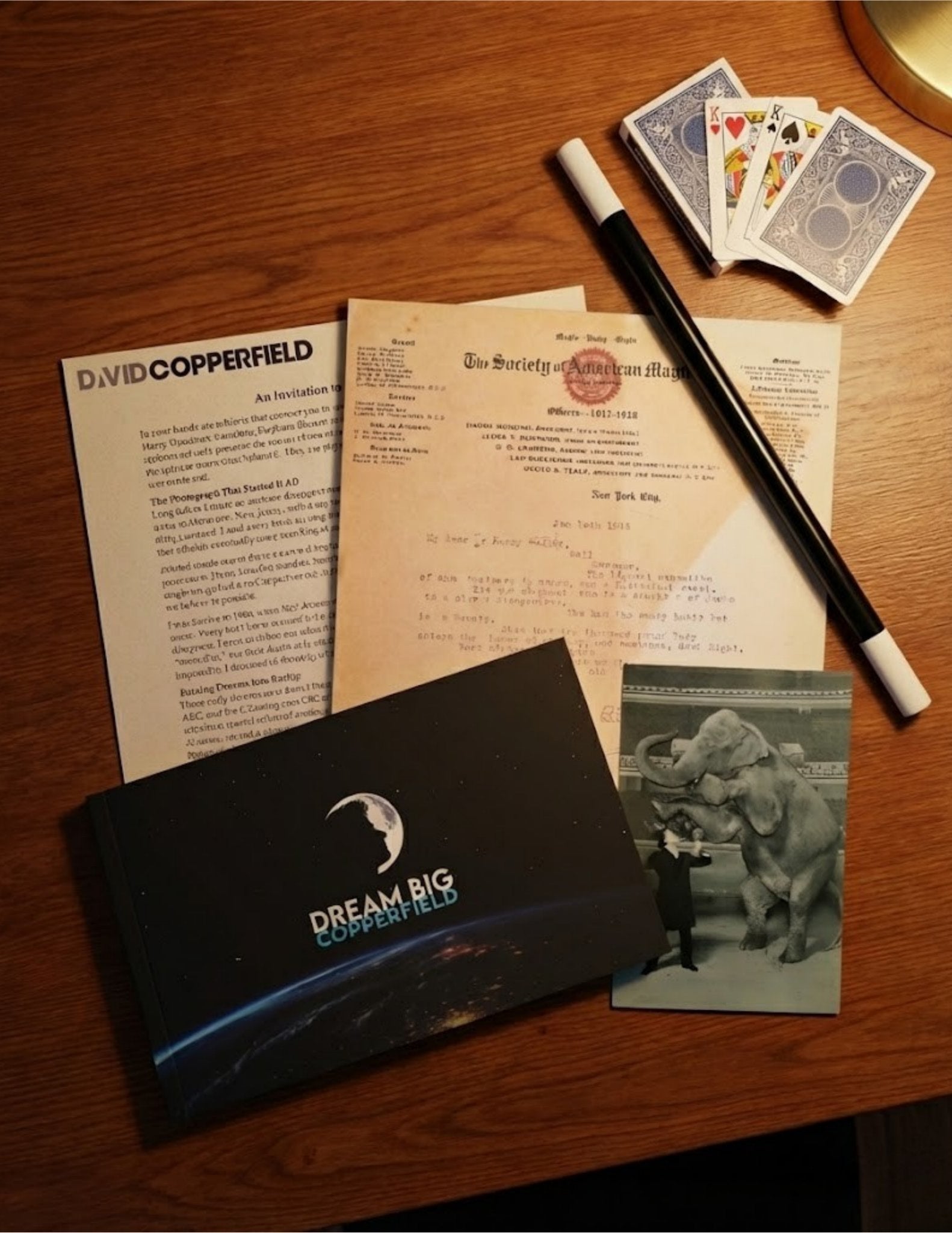 The Dream Big Folio: Houdini’s Illusion That Inspired David Copperfield [Backordered until Dec. 1, 2025]