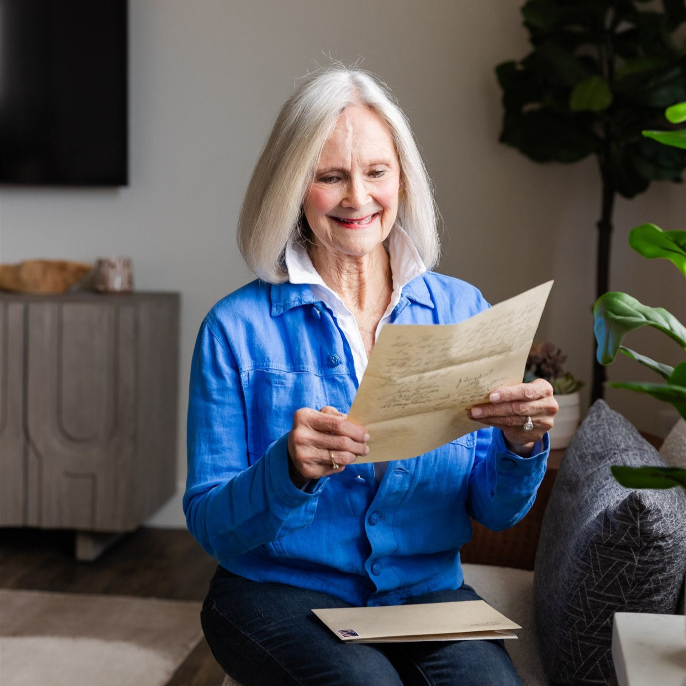 History By Mail - Lady reading a replica from History By Mail