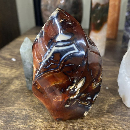 Fairburn Agates in particular are known for the sharp points and inward curves that make up the bands. - History By Mail